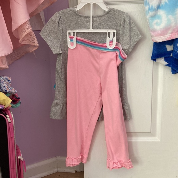 Unicorn t shirt, comes with pants, not worn, no tag - Picture 2 of 2